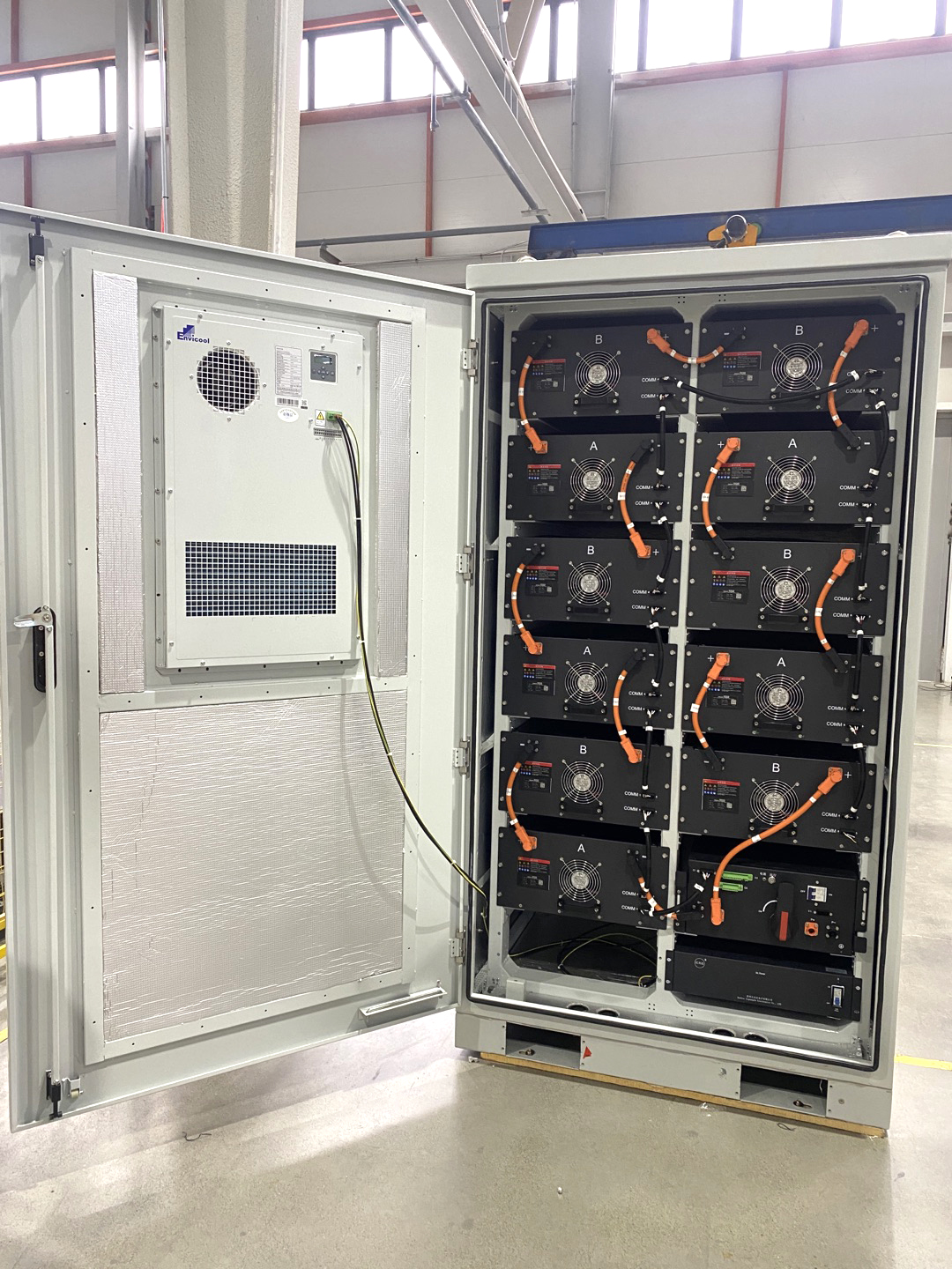 Наружный шкаф для хранения энергии C&I с жидкостным охлаждением, 157,69 кВтч